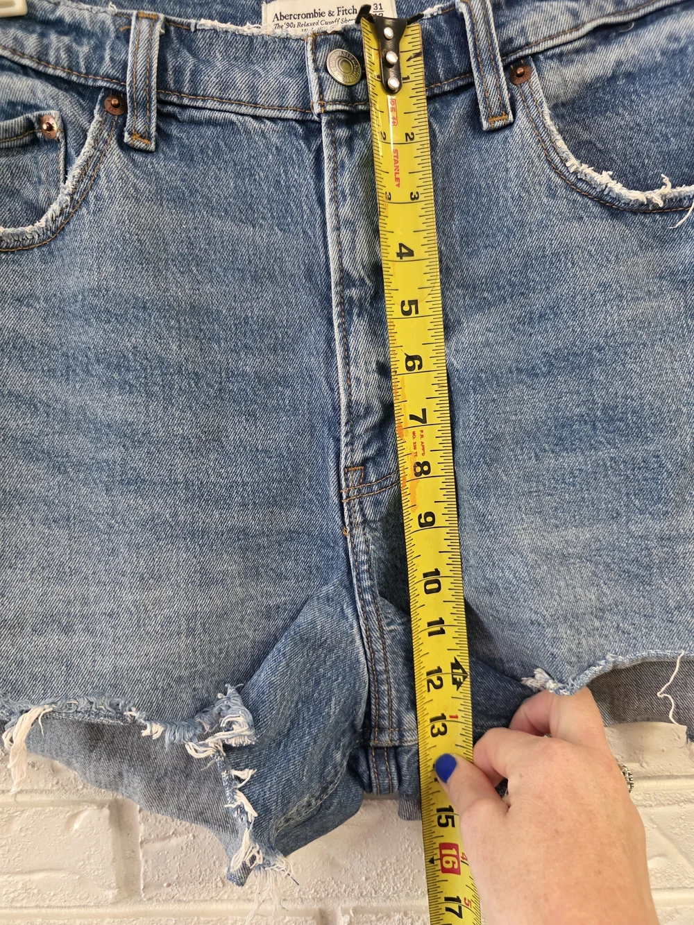A&F [Curve Love] The '90s Relaxed Cutoff Short - High Rise EUC